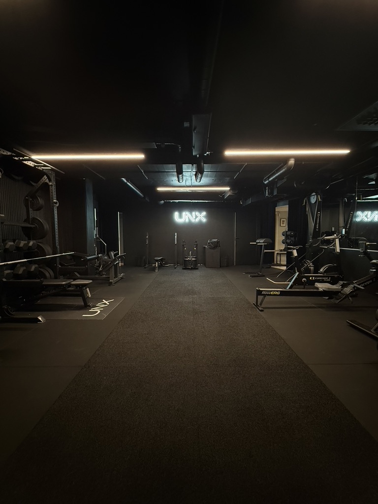 Innervygnad av UNX Gyms träningsmiljö i Stockholm